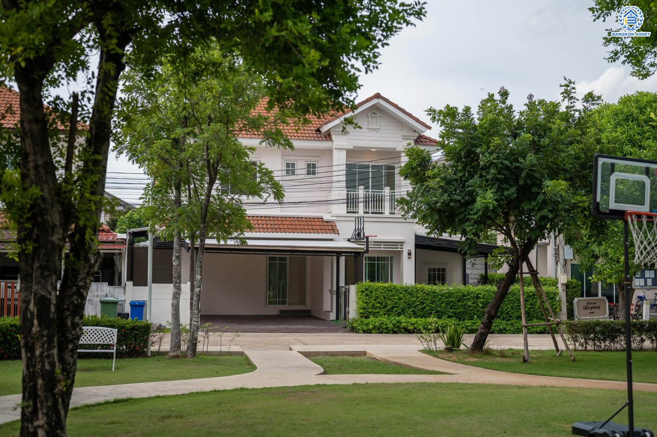 บ้านมือสองตกแต่งใหม่ โครงการ ธนาสิริ ราชพฤกษ์-ท่าน้ำนนท์ เนื้อที่ 50.5 ตร.ว. ฟังก์ชัน 3 ห้องนอน 4 ห้องน้ำ 1 ห้องแม่บ้าน จอดรถได้ 2 คัน บนทำเลดี วิวสวนส่วนกลาง ติดถนนใหญ่ เชื่อมต่อหลายเส้นทาง ใกล้รถไฟฟ้าสายสีม่วง "สถานีไทรม้า" เซ็นทรัลรัตนาธิเบศร์ พร้อมสิ่งอำนวยความสะดวกมากมาย